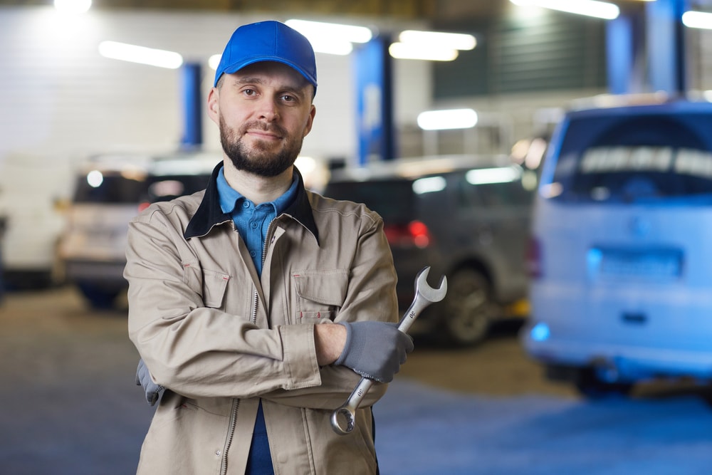 Top Auto Service Multimarca Ludus este un service auto de top ce oferă servicii de mecanică, vopsitorie, tinichigerie și geometrie roți.