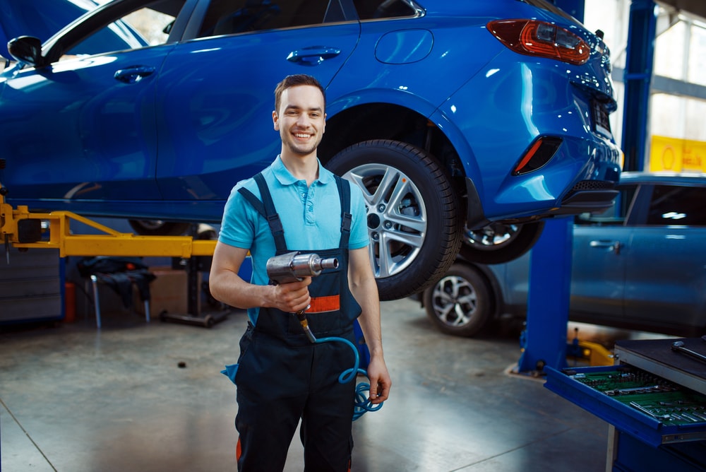 Top Auto Service Multimarca Ludus este un service auto de top ce oferă servicii de mecanică, vopsitorie, tinichigerie și geometrie roți.